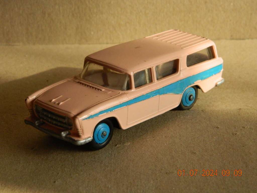 DINKY TOYS  -  173  -   NASH RAMBLER STATION WAGON