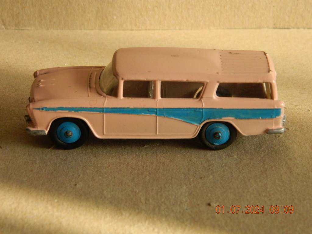 DINKY TOYS  -  173  -   NASH RAMBLER STATION WAGON