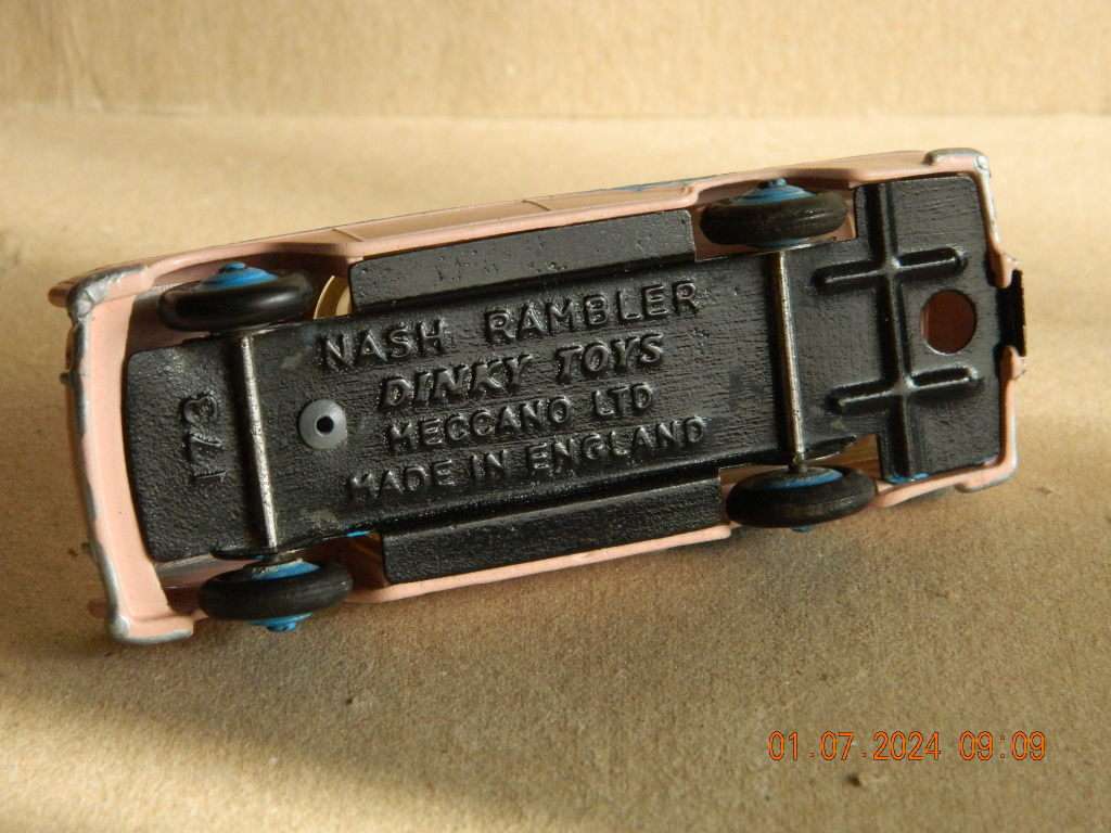 DINKY TOYS  -  173  -   NASH RAMBLER STATION WAGON