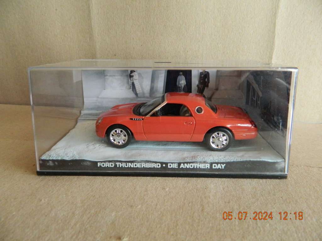 UNIVERSAL HOBBIES -  JAMES BOND 007 -  FORD THUNDERBIRD - DIE ANOTHER DAY