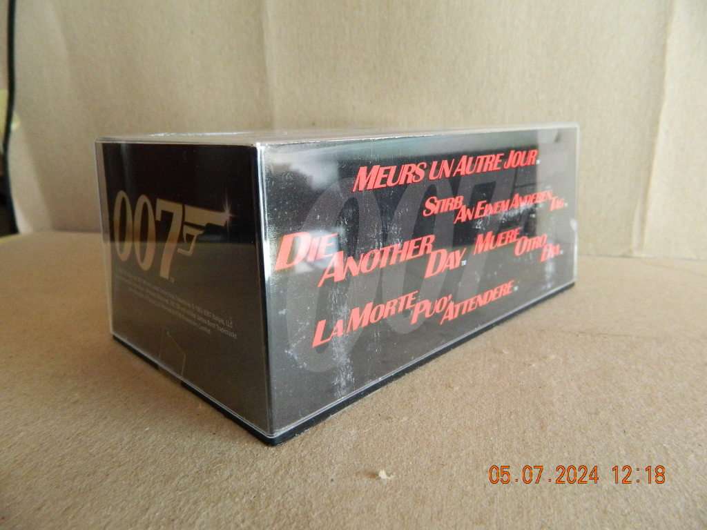 UNIVERSAL HOBBIES -  JAMES BOND 007 -  FORD THUNDERBIRD - DIE ANOTHER DAY