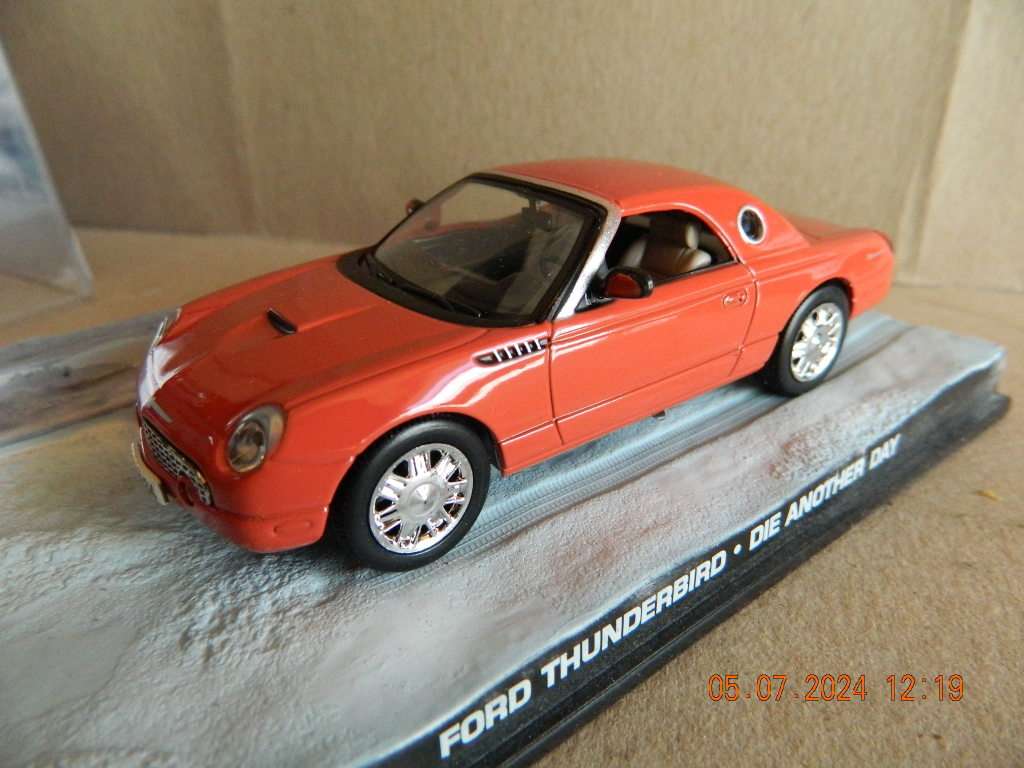 UNIVERSAL HOBBIES -  JAMES BOND 007 -  FORD THUNDERBIRD - DIE ANOTHER DAY