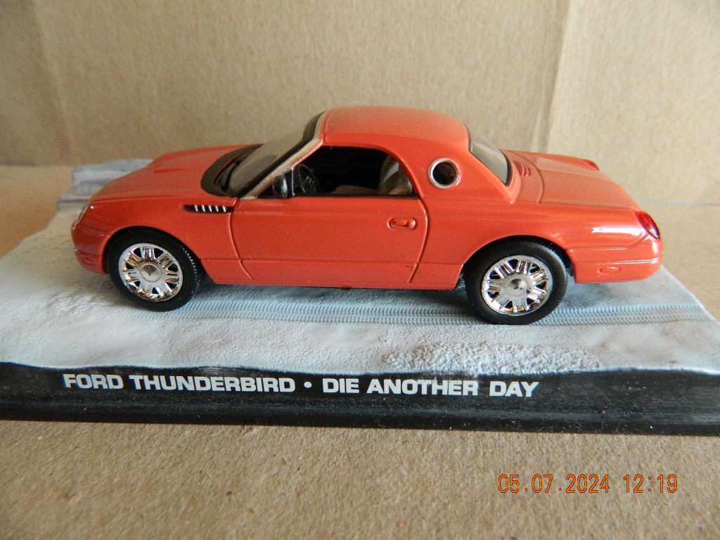 UNIVERSAL HOBBIES -  JAMES BOND 007 -  FORD THUNDERBIRD - DIE ANOTHER DAY