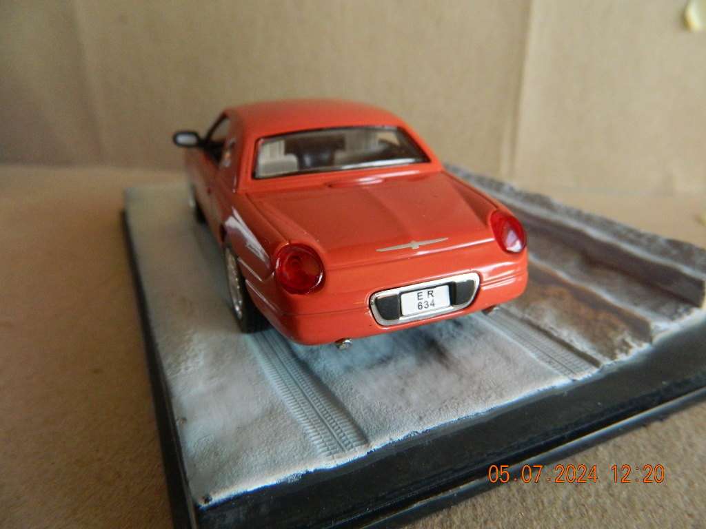 UNIVERSAL HOBBIES -  JAMES BOND 007 -  FORD THUNDERBIRD - DIE ANOTHER DAY