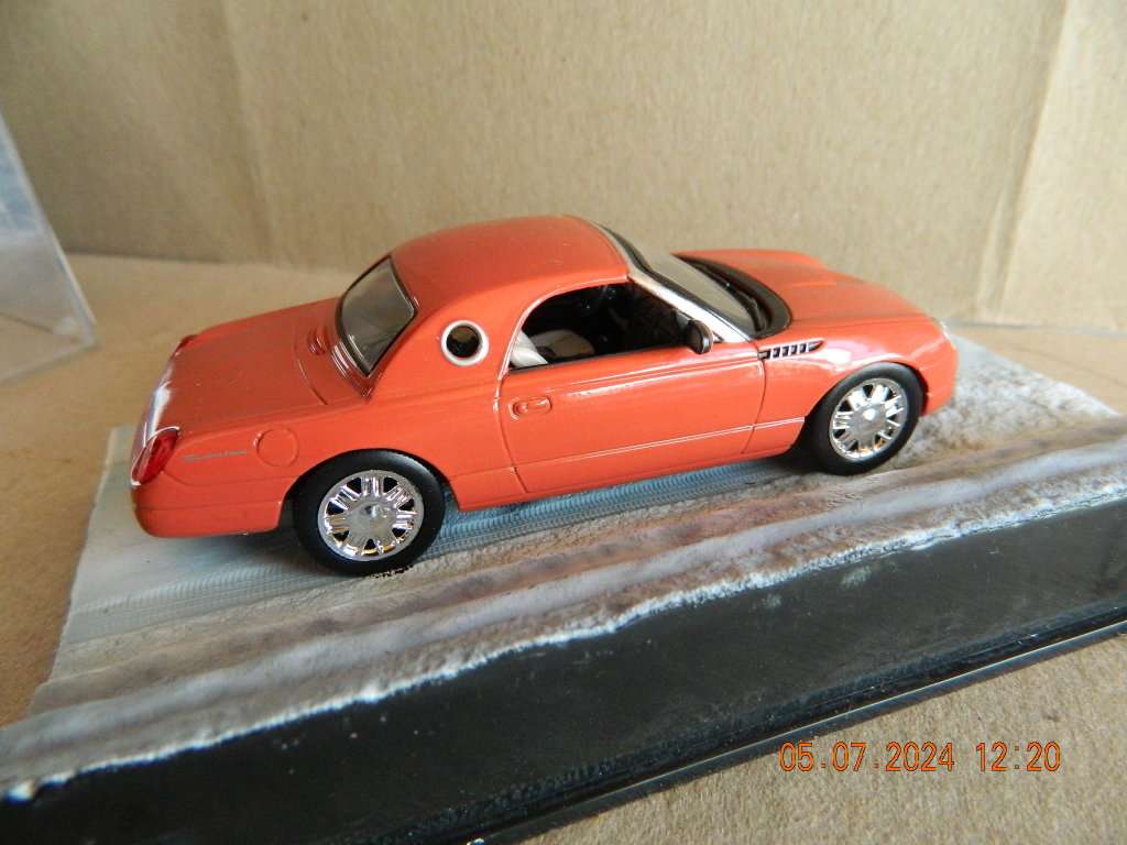 UNIVERSAL HOBBIES -  JAMES BOND 007 -  FORD THUNDERBIRD - DIE ANOTHER DAY