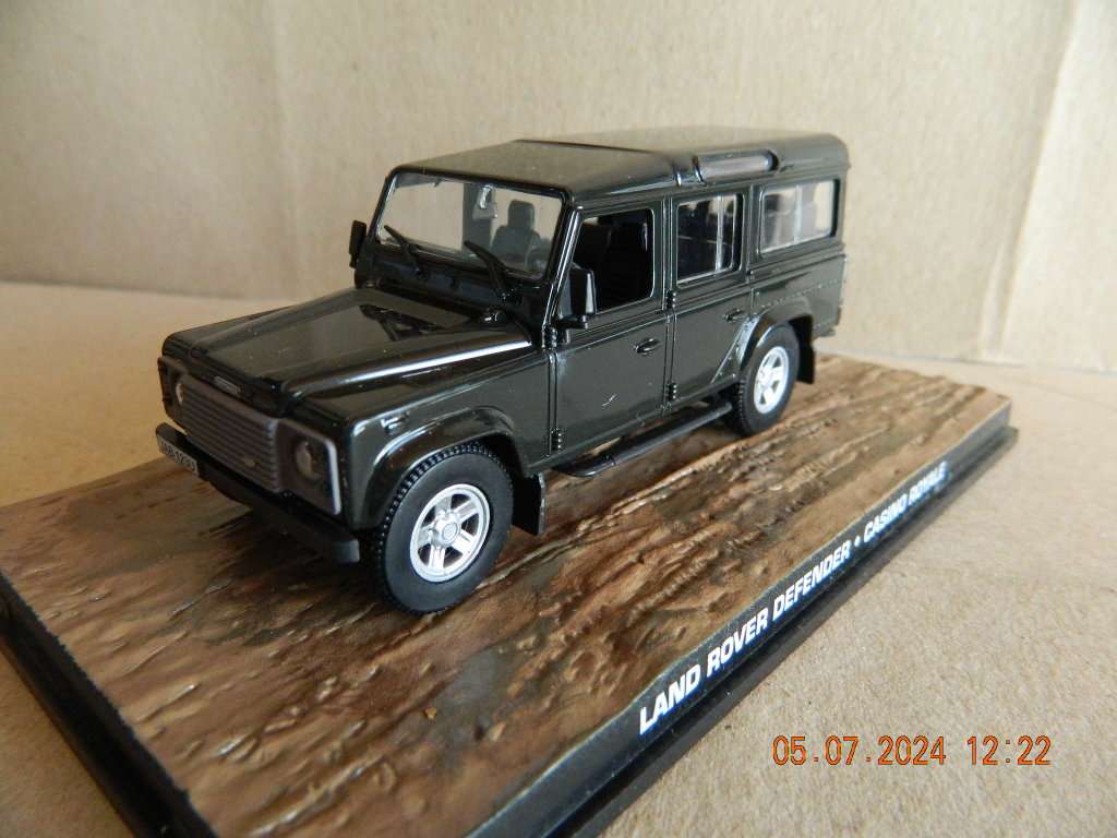 UNIVERSAL HOBBIES -  JAMES BOND 007 -  LAND ROVER DEFENDER - CASINO ROYALE