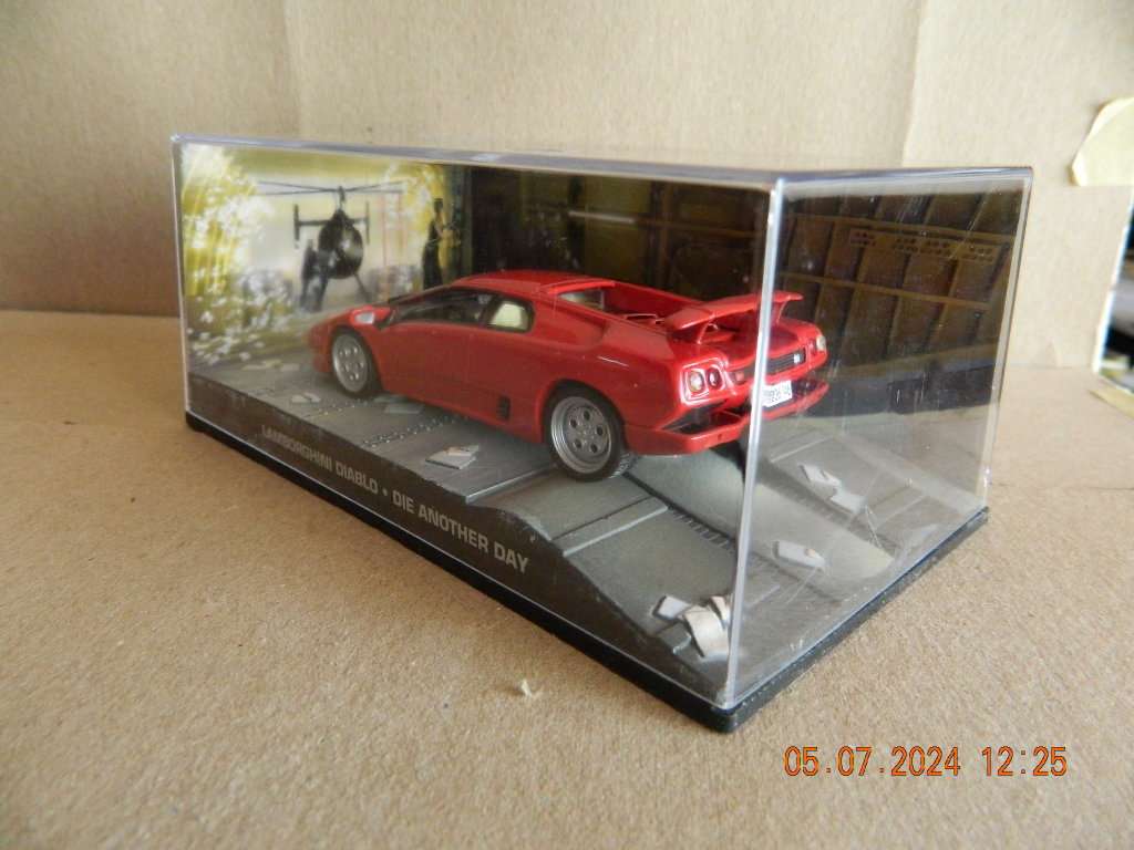 UNIVERSAL HOBBIES -  JAMES BOND 007 -  LAMBORGHINI DIABLO  - DIE ANOTHER DAY