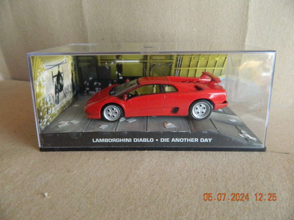 UNIVERSAL HOBBIES -  JAMES BOND 007 -  LAMBORGHINI DIABLO  - DIE ANOTHER DAY