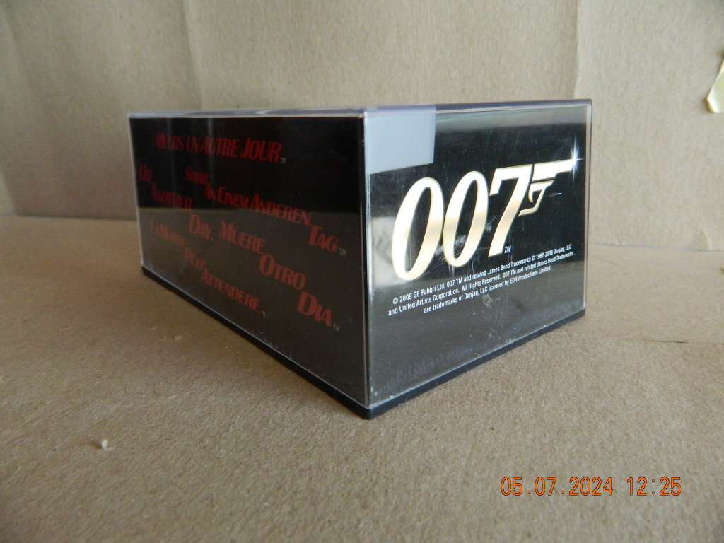 UNIVERSAL HOBBIES -  JAMES BOND 007 -  LAMBORGHINI DIABLO  - DIE ANOTHER DAY