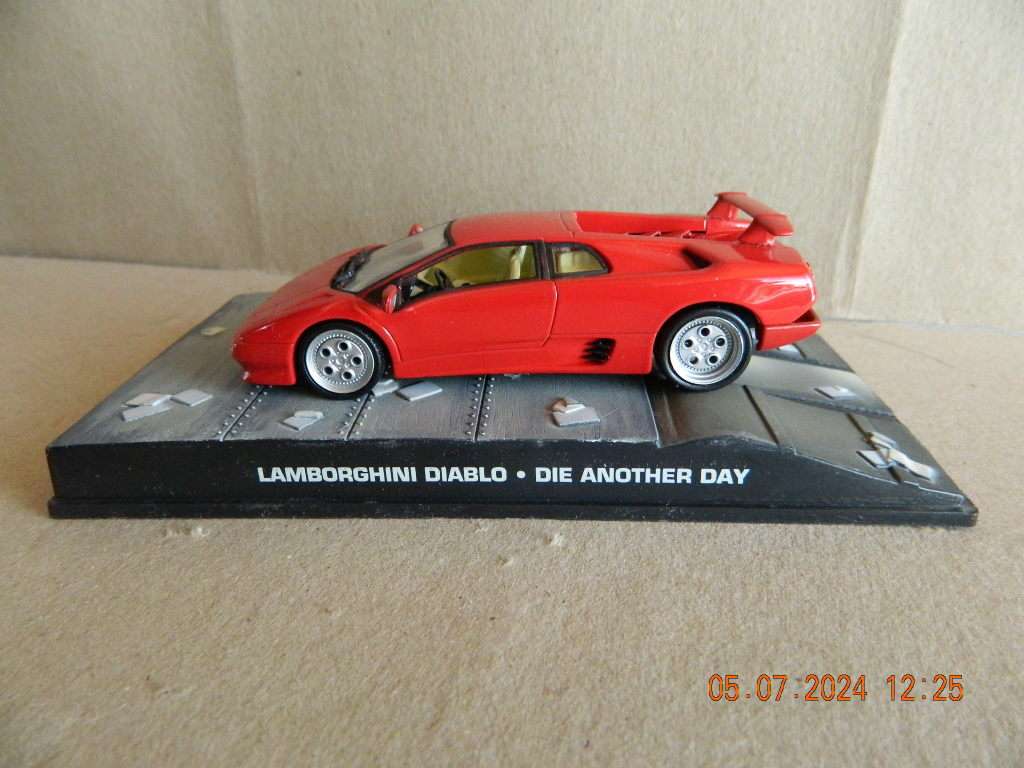 UNIVERSAL HOBBIES -  JAMES BOND 007 -  LAMBORGHINI DIABLO  - DIE ANOTHER DAY