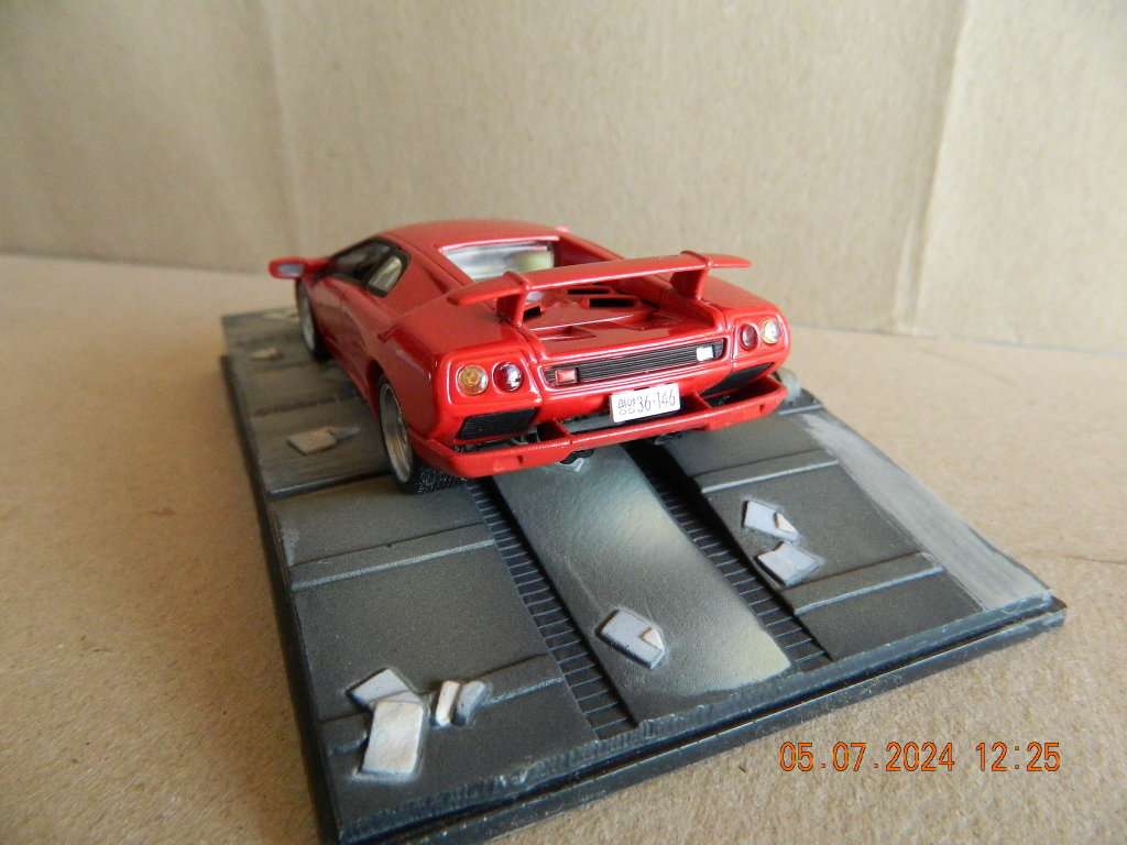 UNIVERSAL HOBBIES -  JAMES BOND 007 -  LAMBORGHINI DIABLO  - DIE ANOTHER DAY