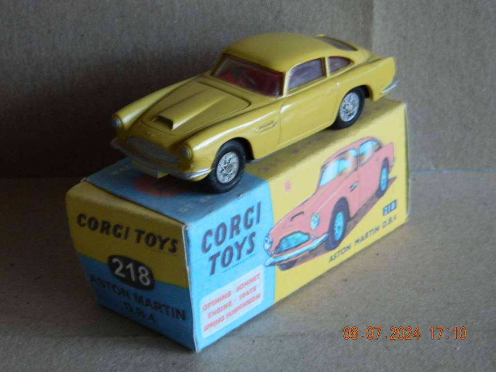 CORGI TOYS  -  218  -  ASTON MARTIN D.B.4