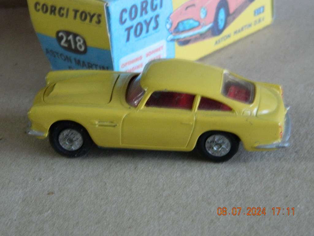 CORGI TOYS  -  218  -  ASTON MARTIN D.B.4