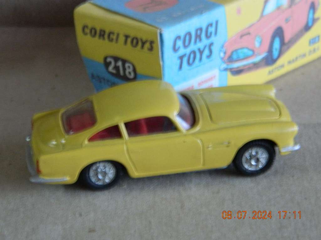 CORGI TOYS  -  218  -  ASTON MARTIN D.B.4