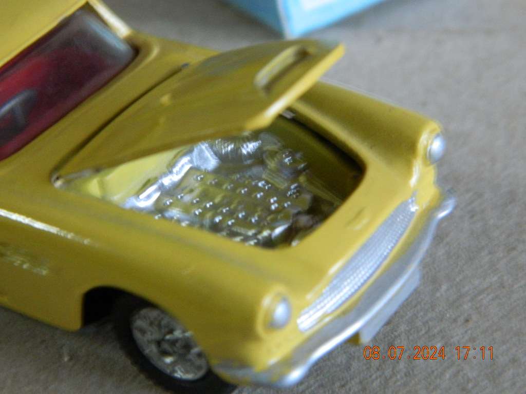 CORGI TOYS  -  218  -  ASTON MARTIN D.B.4