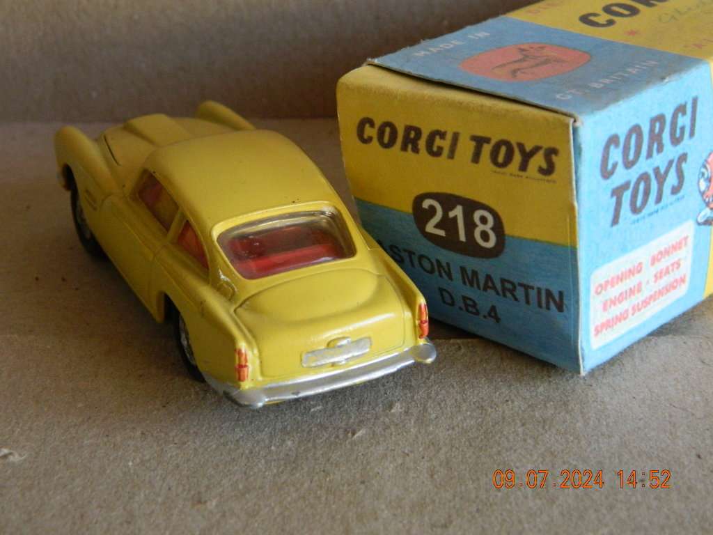 CORGI TOYS  -  218  -  ASTON MARTIN D.B.4