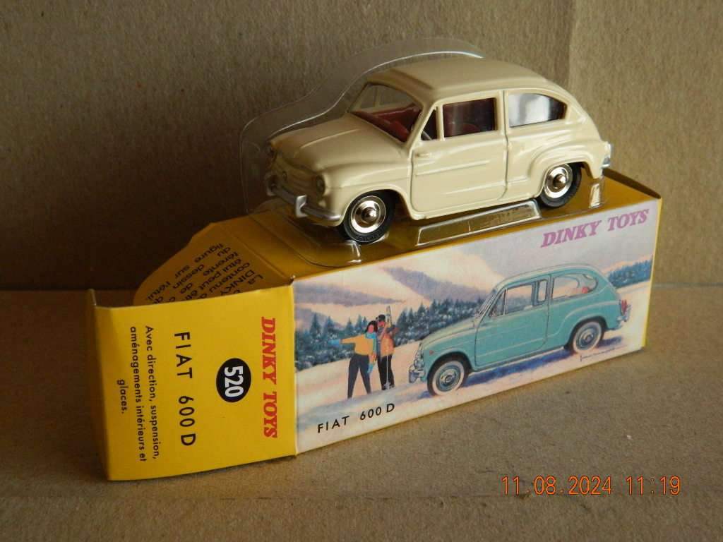 DINKY TOYS  -  520  -   FIAT 600D - NOREV MODEL