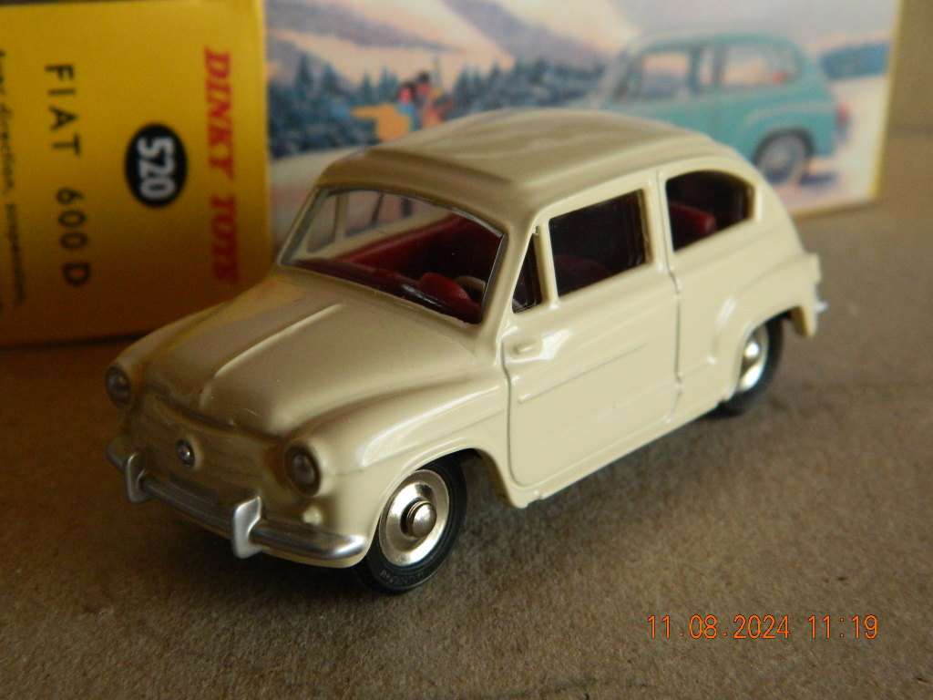 DINKY TOYS  -  520  -   FIAT 600D - NOREV MODEL