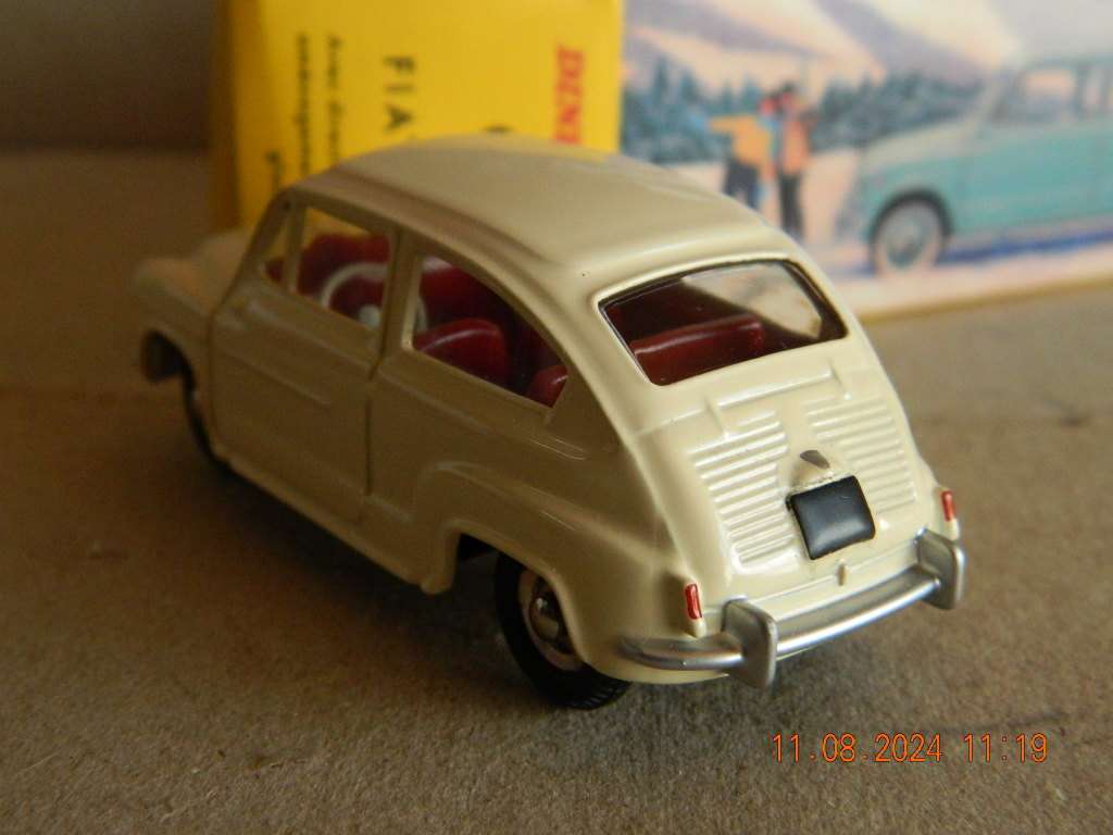 DINKY TOYS  -  520  -   FIAT 600D - NOREV MODEL