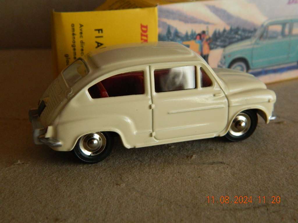 DINKY TOYS  -  520  -   FIAT 600D - NOREV MODEL