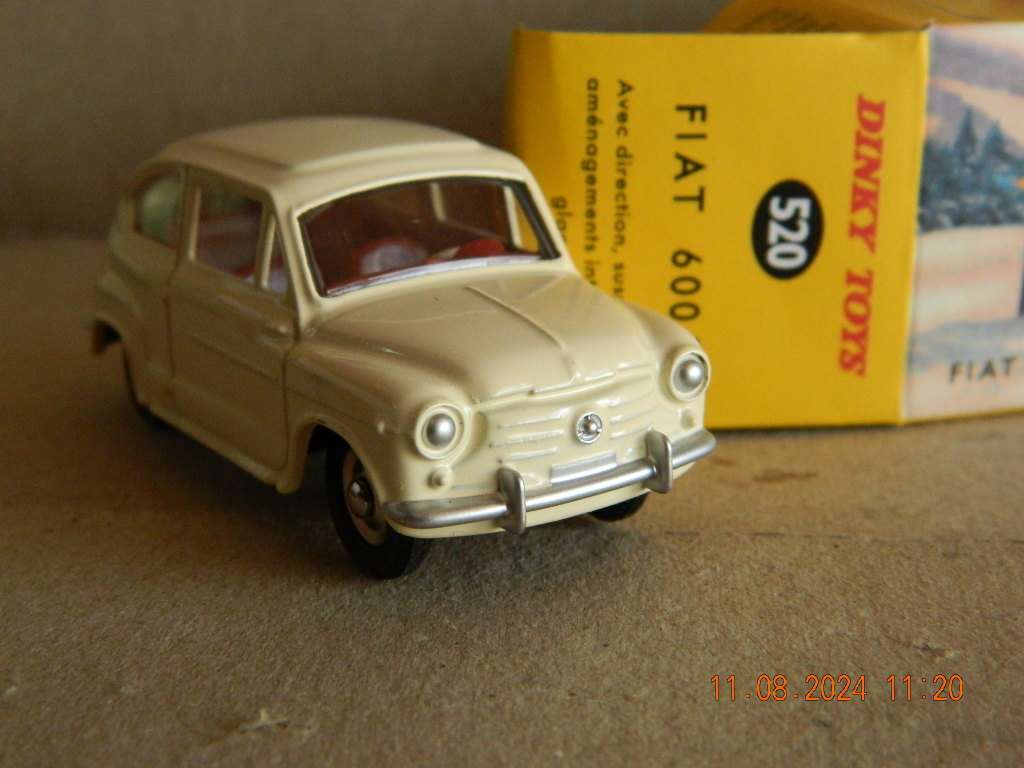 DINKY TOYS  -  520  -   FIAT 600D - NOREV MODEL