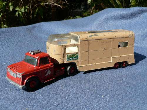 MATCHBOX - KING SIZE - K18 - DODGE TRACTOR AND ARTICULATED HORSE VAN