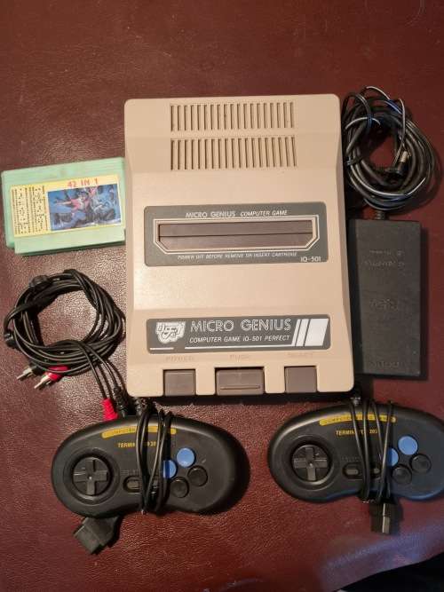 Micro Genius IQ 501 Famicom Clone.