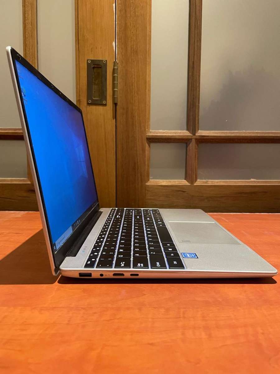Unbranded Laptop [Windows 10, 12GB RAM, 1TB SSD]