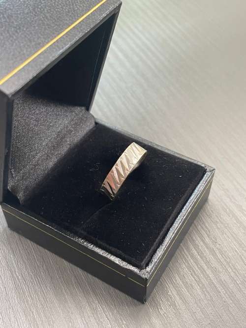 9ct white Gold Wedding Band