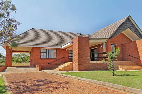 7 days at Monateng Safari Lodge 22 Nov 2019 - 29 Nov 2019