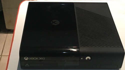 XBOX 360 WITH KINECT