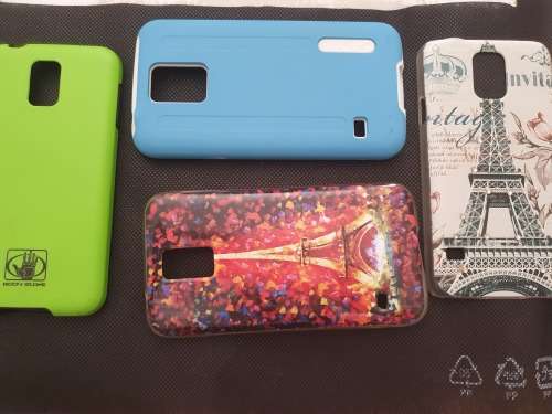 Samsung Galaxy S5 with 4 Covers
