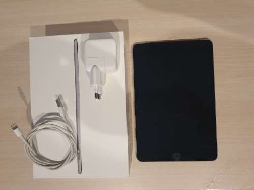 IPad 4 Mini 128GB Silver WIFI Cellular with covers