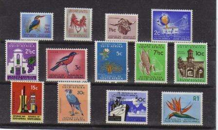 RSA 1ST DEFINITIVES 13 MM SINGLES 1967-1971 RSA TETE BECHE WATERMARK