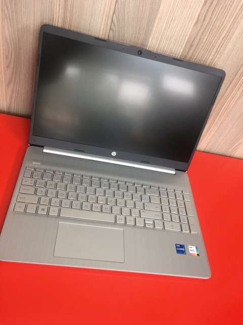 HP laptop 15 (  15s-fq2000)   I7-1165G7 8GB Ram 512GB Solid State Drive 15.6''FHD Notebook