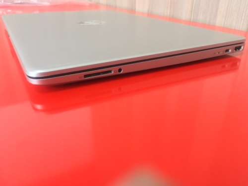 HP laptop 15 (  15s-fq2000)   I7-1165G7 8GB Ram 512GB Solid State Drive 15.6''FHD Notebook