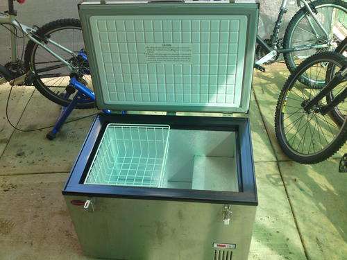 Camping Snowmaster 80L fridge/freezer 12Volt/220Volt