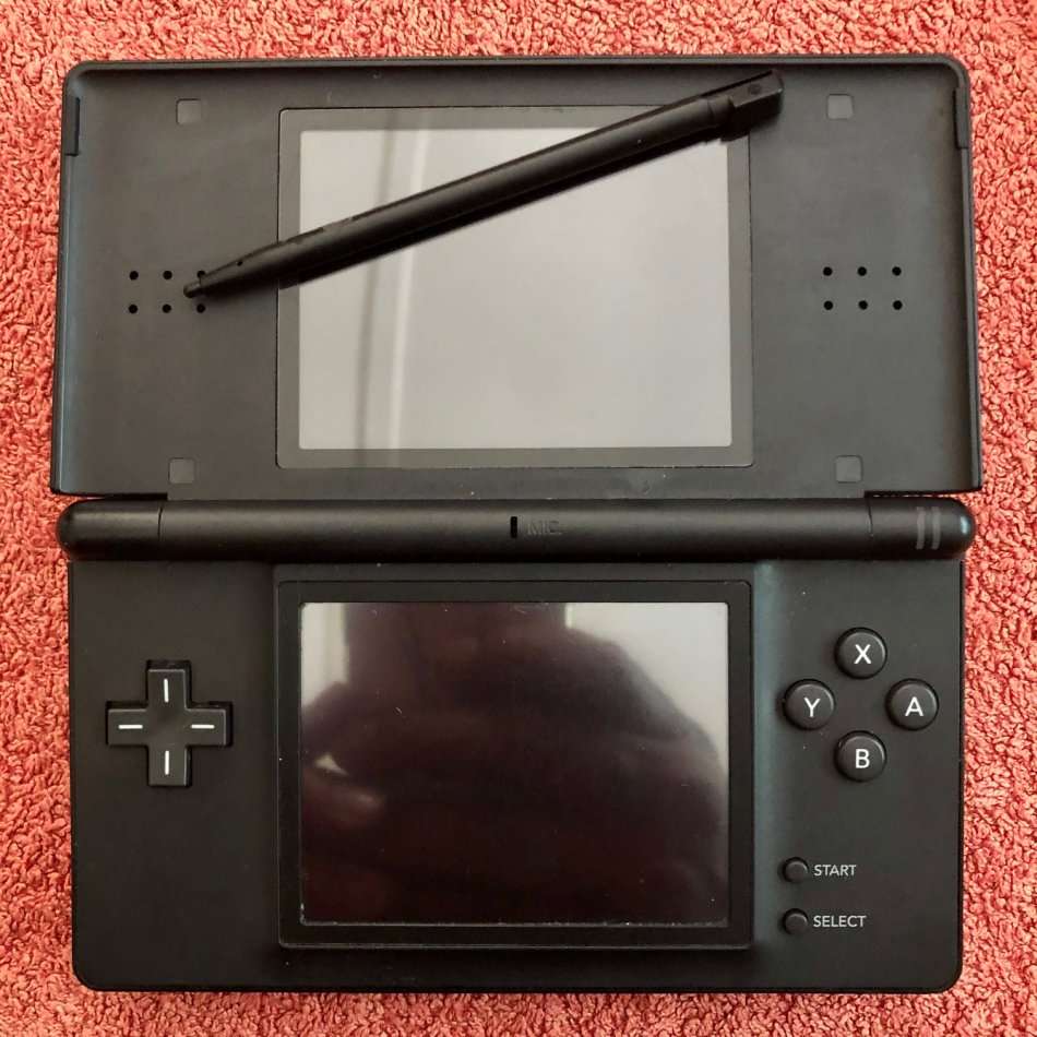 black Nintendo DS Lite