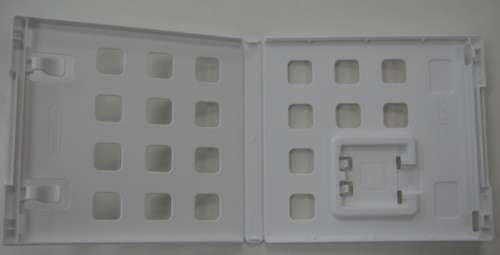 Original Nintendo 3DS game box (with free game)