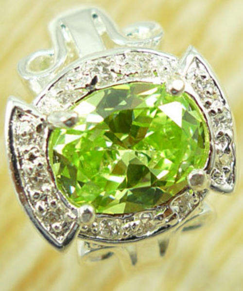 Charming Lady Apple Green & White Gemstones Jewelry 925 Silver Ring Size8
