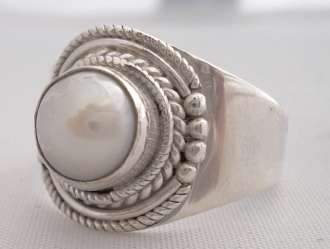 ** GORGEOUS FRESH WATER PEARL RING solid .925 STERLING SILVER  Size " Q"