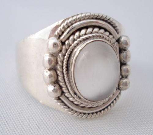 GORGEOUS MOONSTONE RING SET IN SOLID STERLING SILVER .925 Sz Q