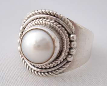 ** GORGEOUS fresh water  PEARL RING SET IN STERLING SILVER.925 sz 7
