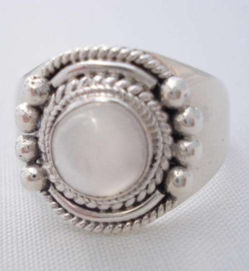 **STUNNING MOONSTONE SET IN STERLING SILVER.925**  s "P"