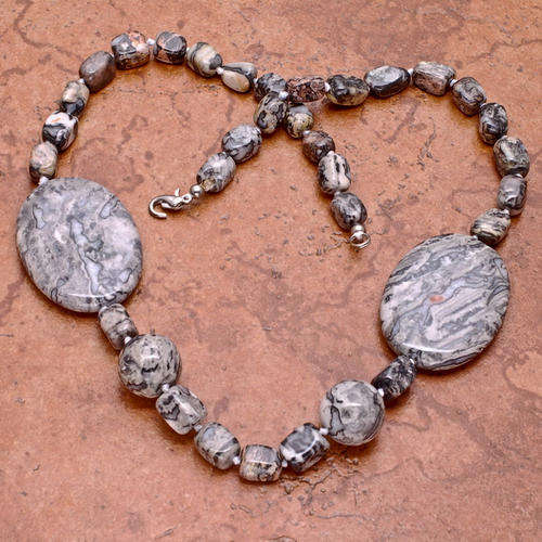 19 2/3` GREY CARZY AGATE GEMSTONE CLASP NECKLACE