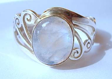 ** STUNNING FILIGREE MOONSTONE RING SET IN STERLING SILVER.925**
