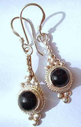 **ATTRACTIVE BLACK ONYX SET IN STERLING SILVER.925**