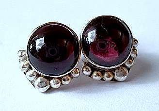 **STUNNING GARNET EARRING'S SET IN STERLING SILVER.925**