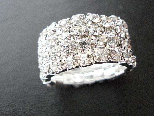 ** BEAUTIFUL SIMULATED DIAMOND RING **