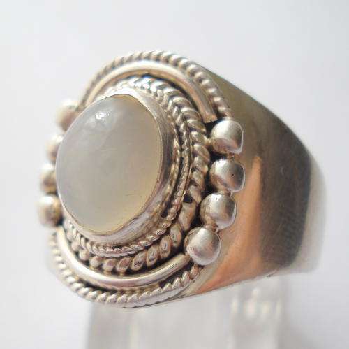 **MOONSTONE SET IN STERLING SILVER.925**